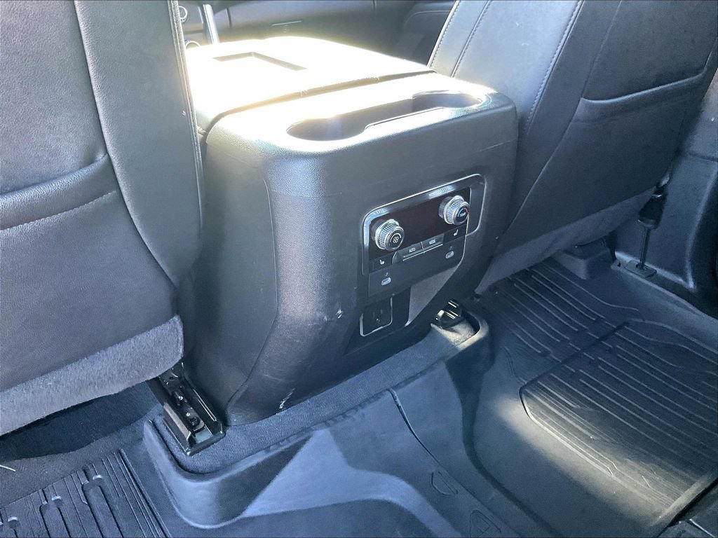 Used 2023 GMC Yukon SLT w/ SLT Premium Package AWD/4WD image 29