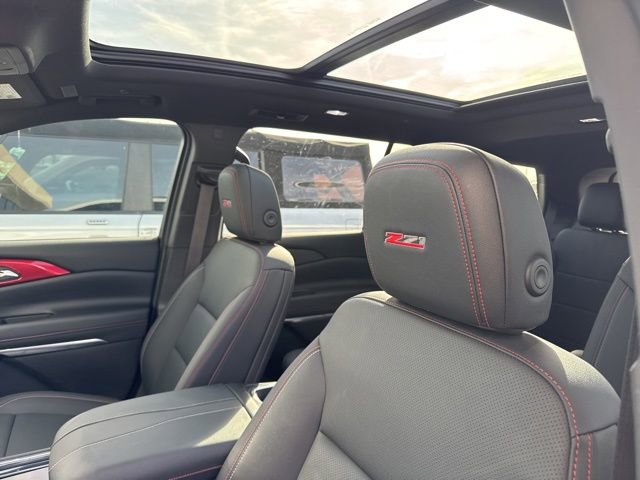 Used 2025 Chevrolet Traverse Z71 w/ Enhanced Driving Package image 3