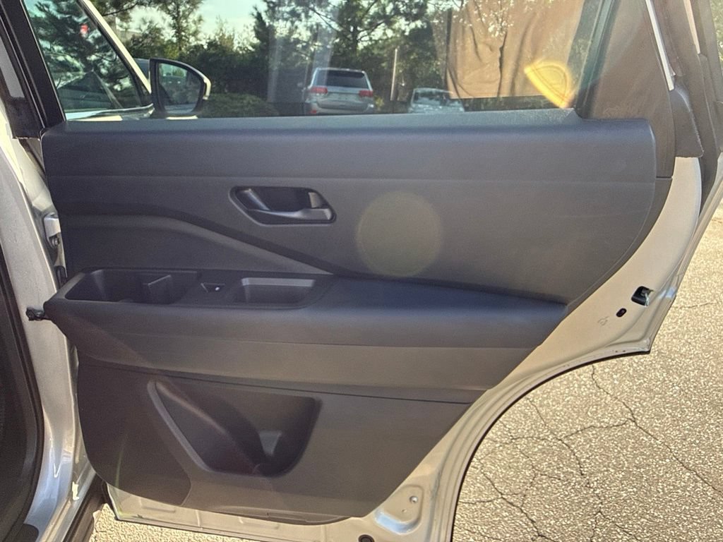 Used 2025 Nissan Pathfinder SV FWD image 38
