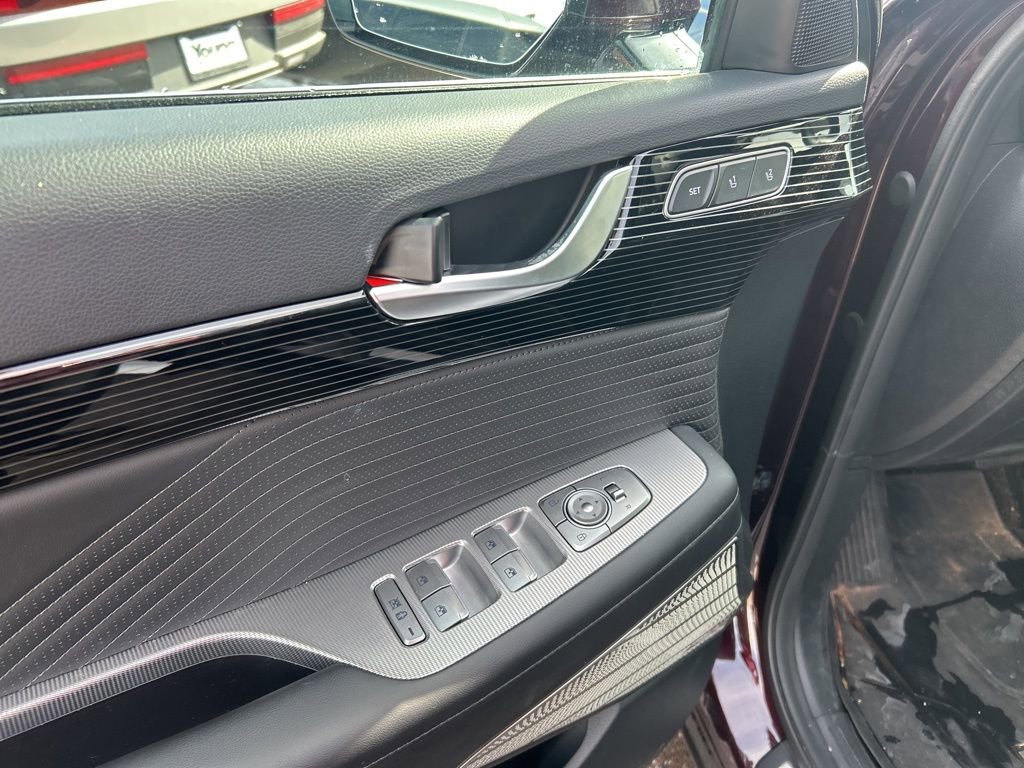 Used 2024 Hyundai Palisade Calligraphy image 11