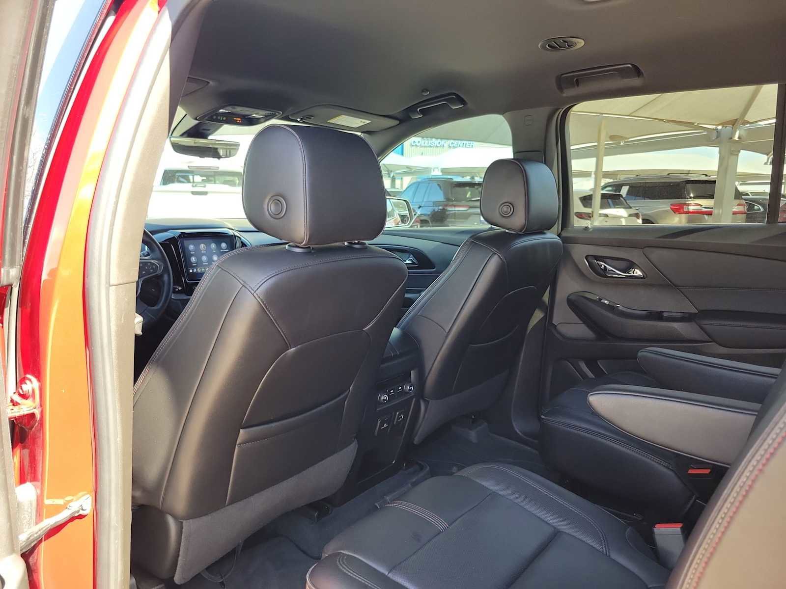 Used 2023 Chevrolet Traverse RS image 16