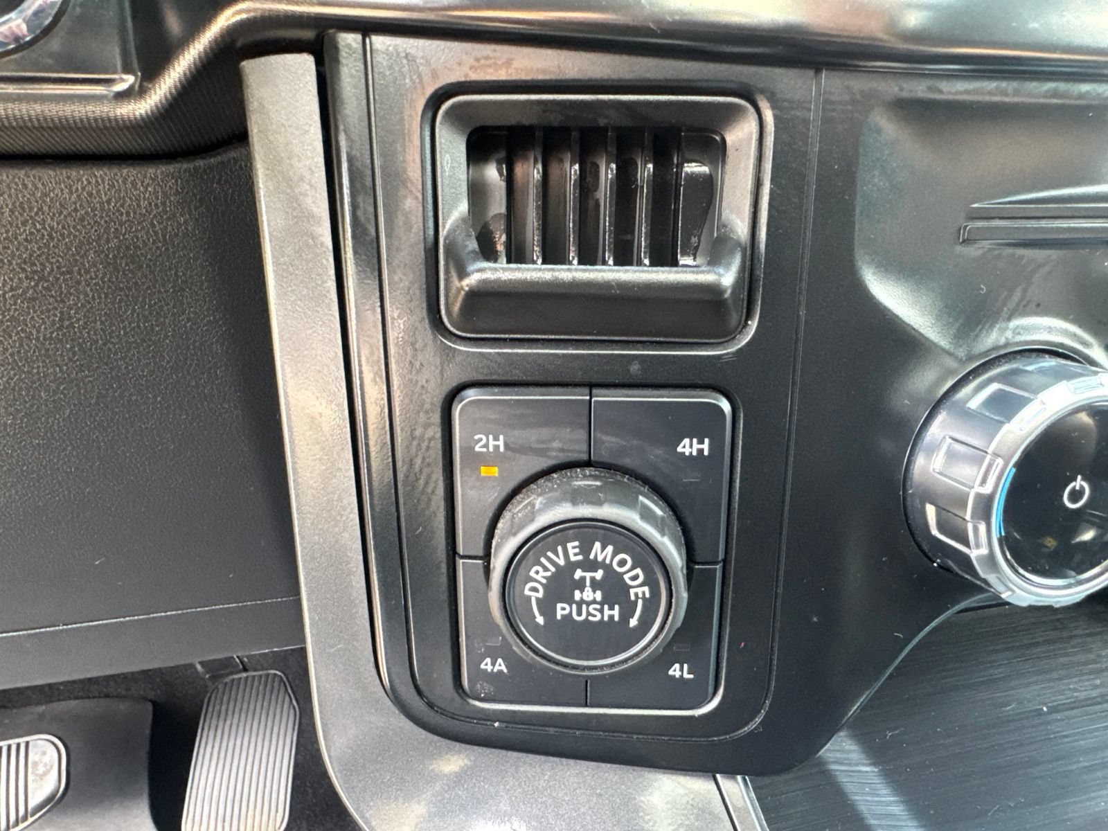 Used 2024 Ford F150 Lariat w/ Equipment Group 502A High AWD/4WD image 29