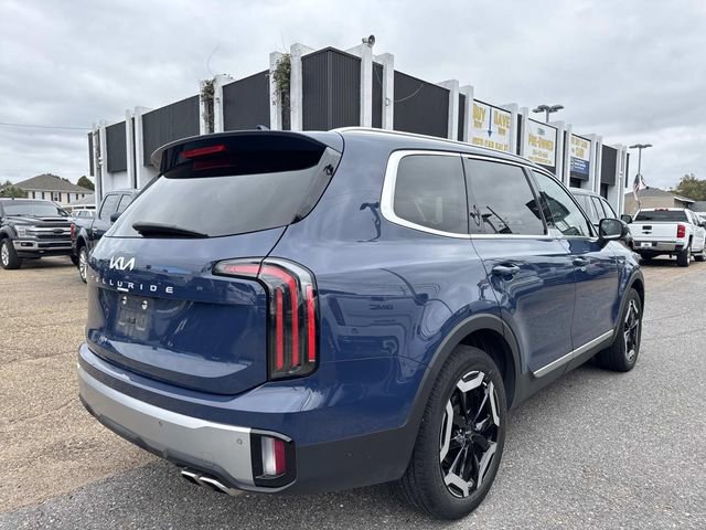 Used 2023 Kia Telluride EX w/ EX Captain's Chair Package image 6