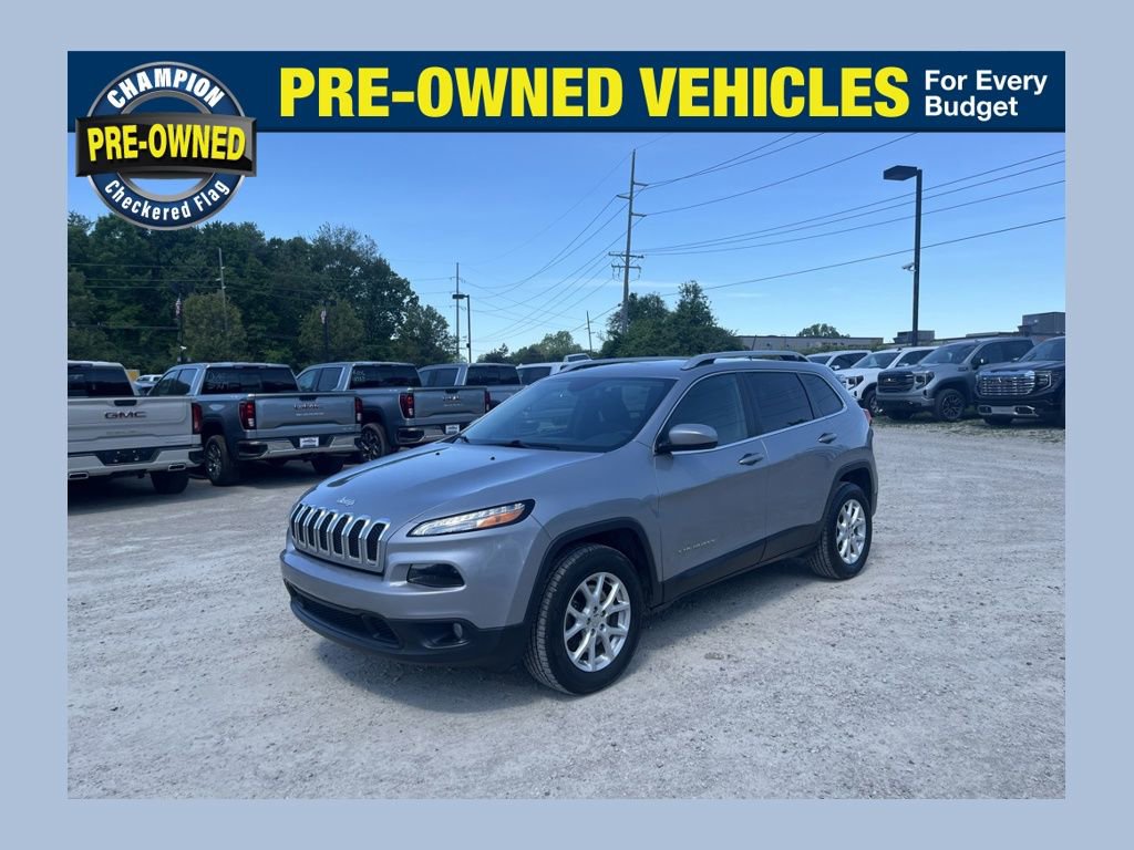 Used 2017 Jeep Cherokee Latitude w/ Cold Weather Group AWD/4WD image 1