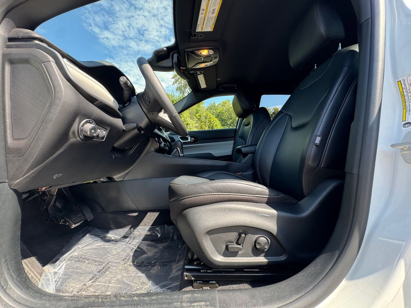 Used 2025 Jeep Compass Limited image 22