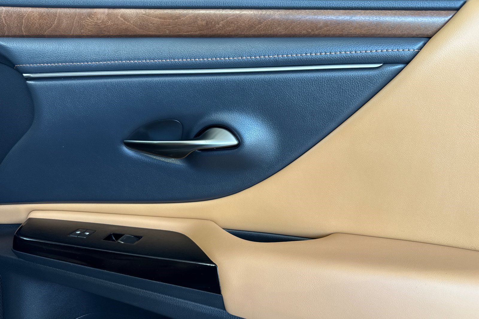 Certified 2025 Lexus ES 350 w/ Premium Package FWD image 21