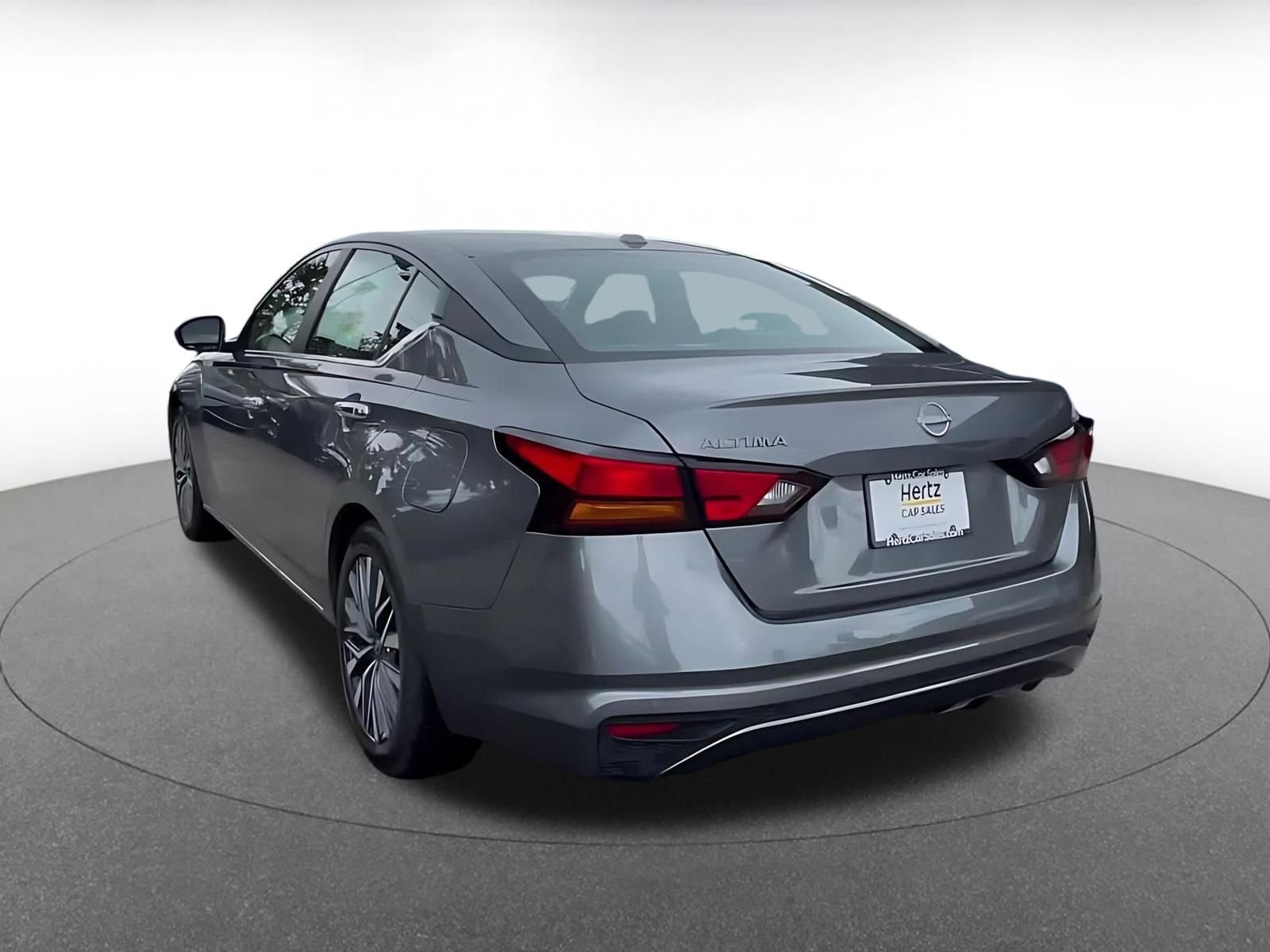 Used 2025 Nissan Altima 2.5 SV FWD image 11