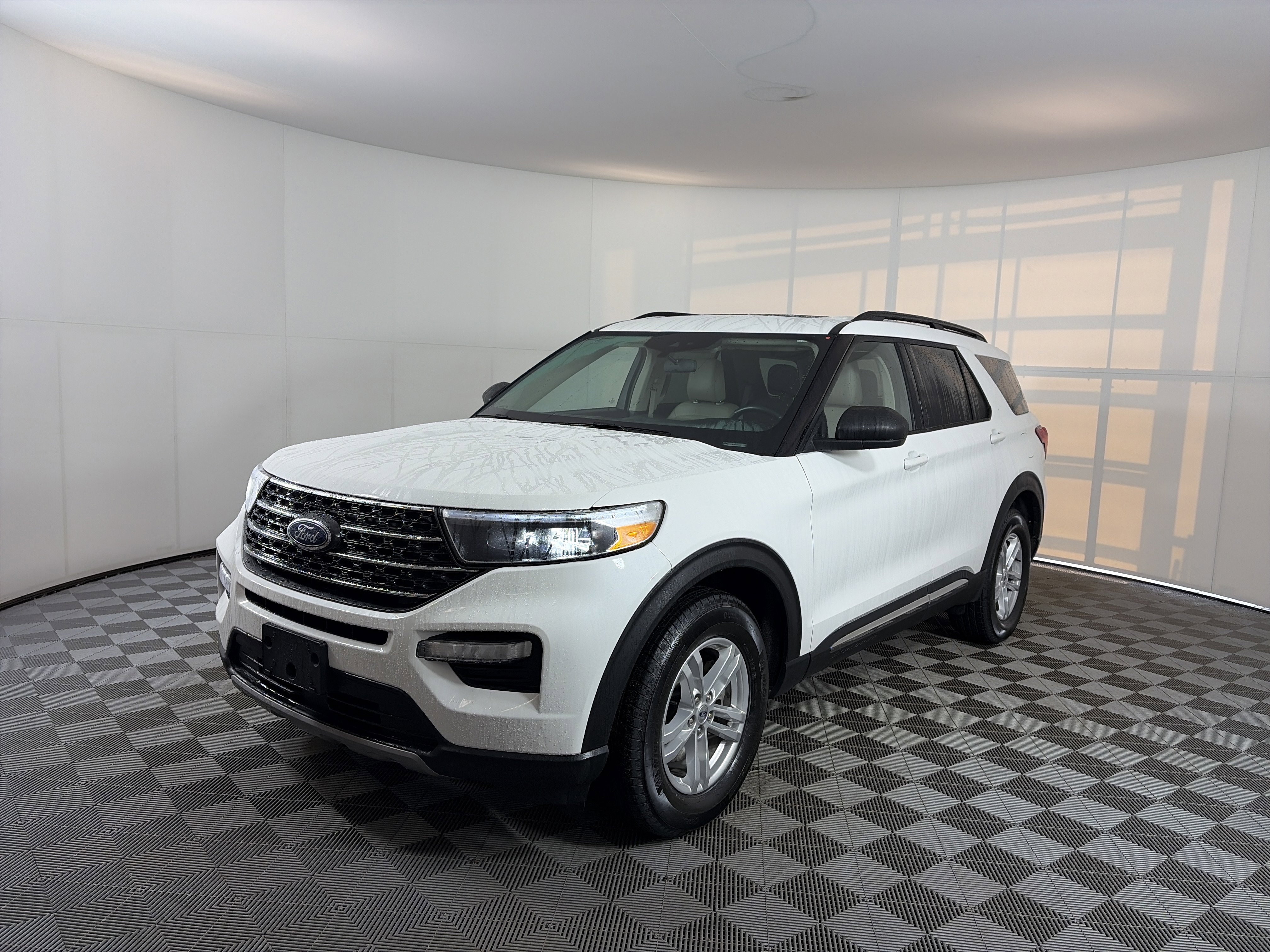 Used 2023 Ford Explorer XLT w/ Equipment Group 202A AWD/4WD image 2