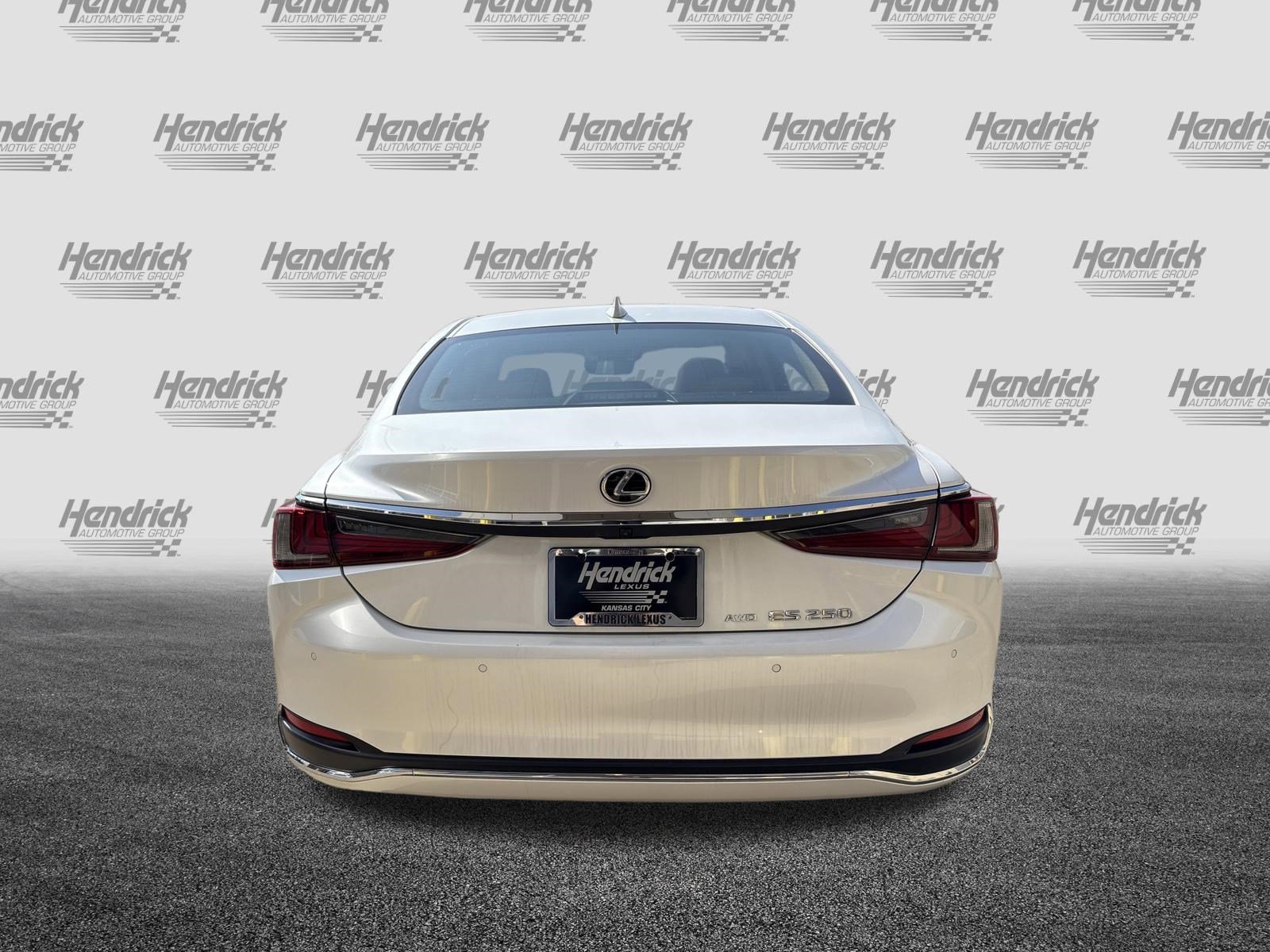 Certified 2022 Lexus ES 250 w/ Premium Package image 9