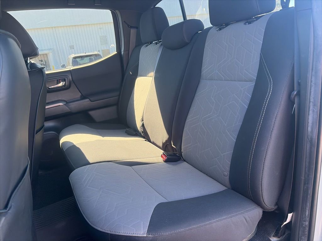 Used 2022 Toyota Tacoma TRD Off-Road image 11