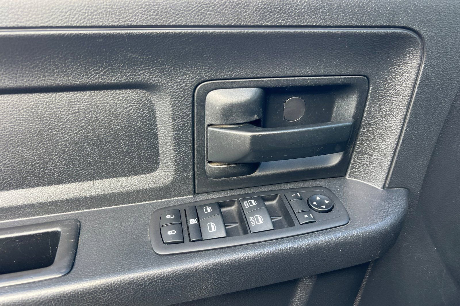 Used 2015 RAM 1500 Express image 8