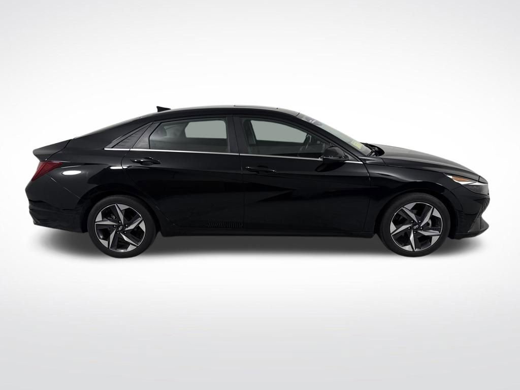 Used 2023 Hyundai Elantra Limited w/ Preferred Accessory Package image 2
