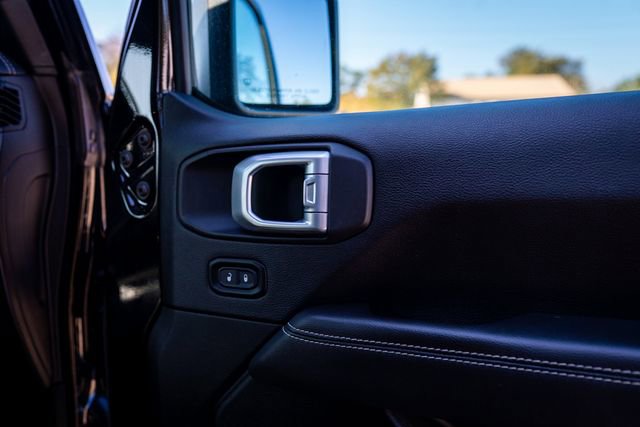 Used 2020 Jeep Wrangler Unlimited Sahara image 11