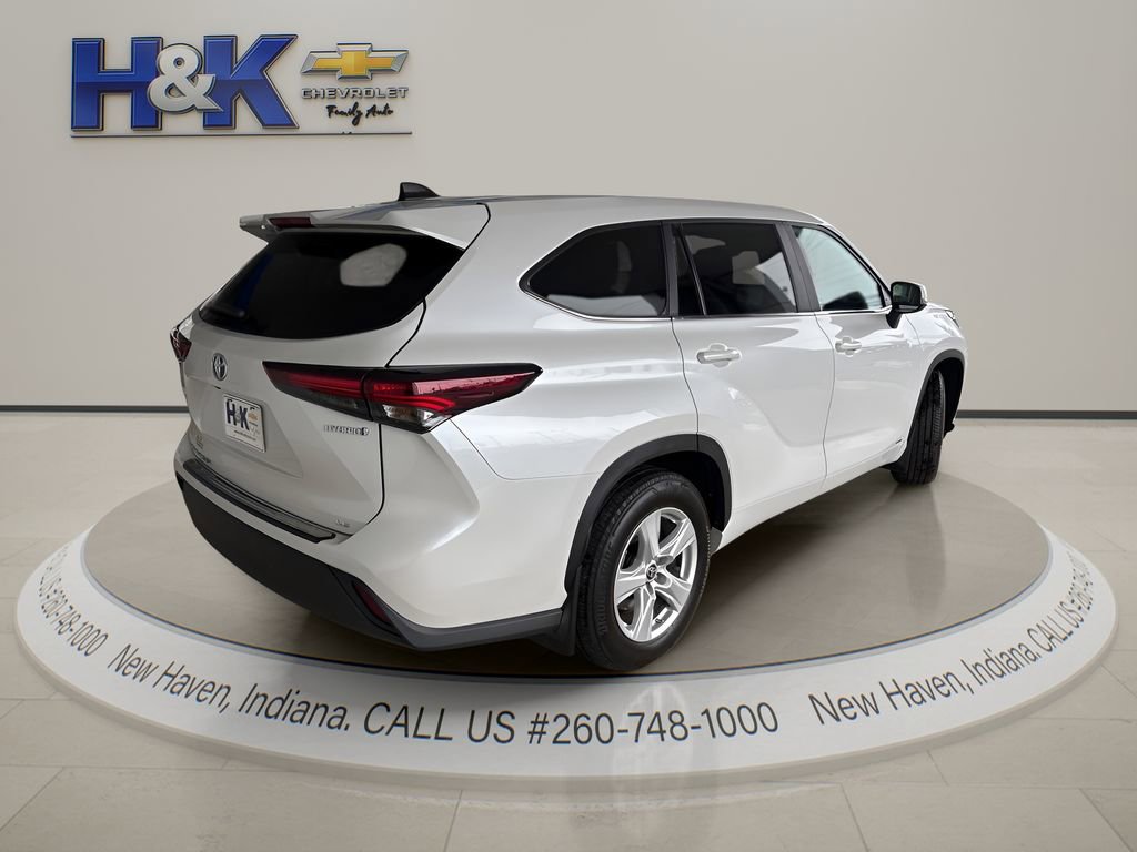 Used 2024 Toyota Highlander LE image 5