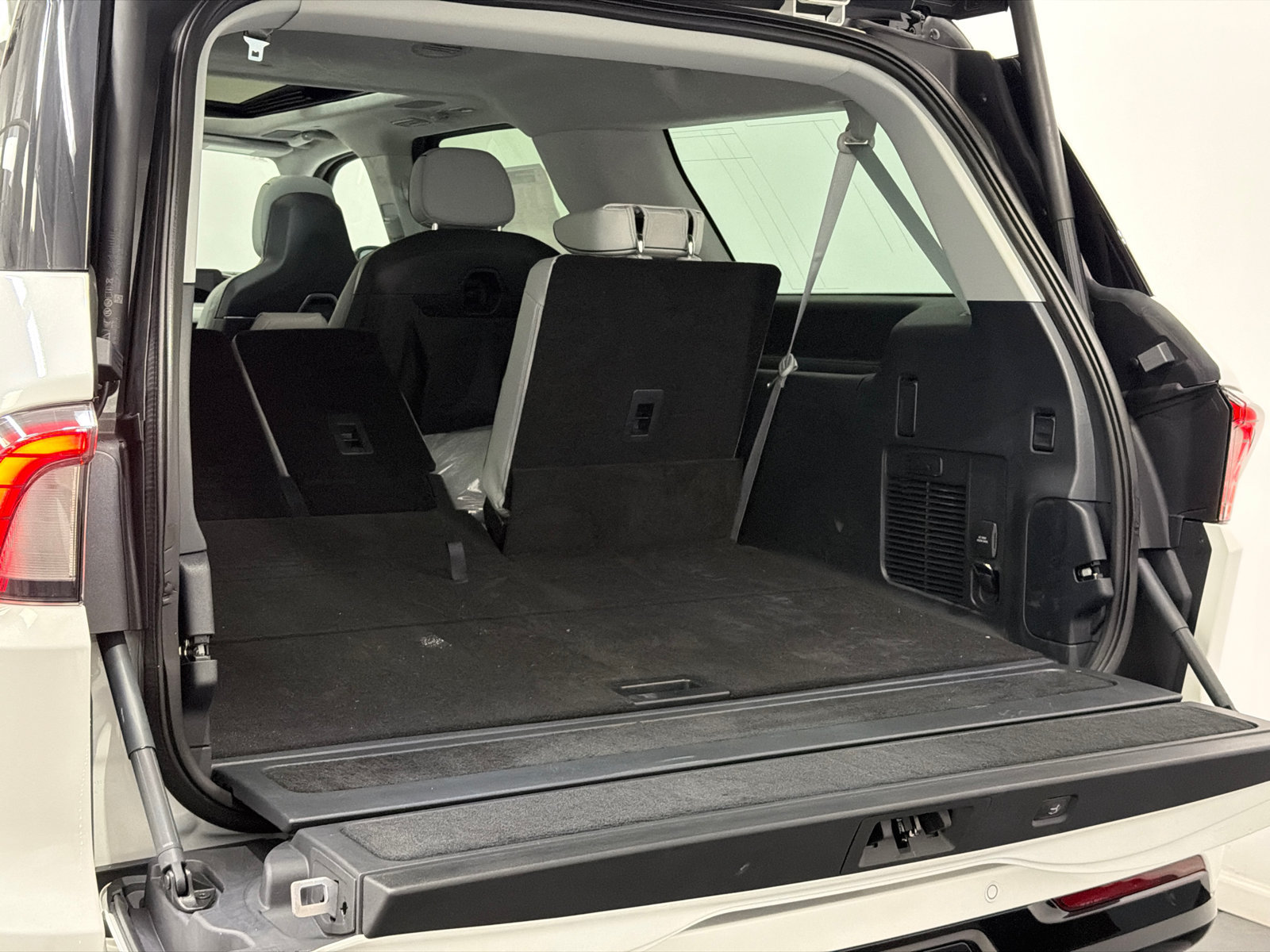 New 2027 Lincoln Navigator L Black Label w/ Black Label Special Edition AWD/4WD image 8