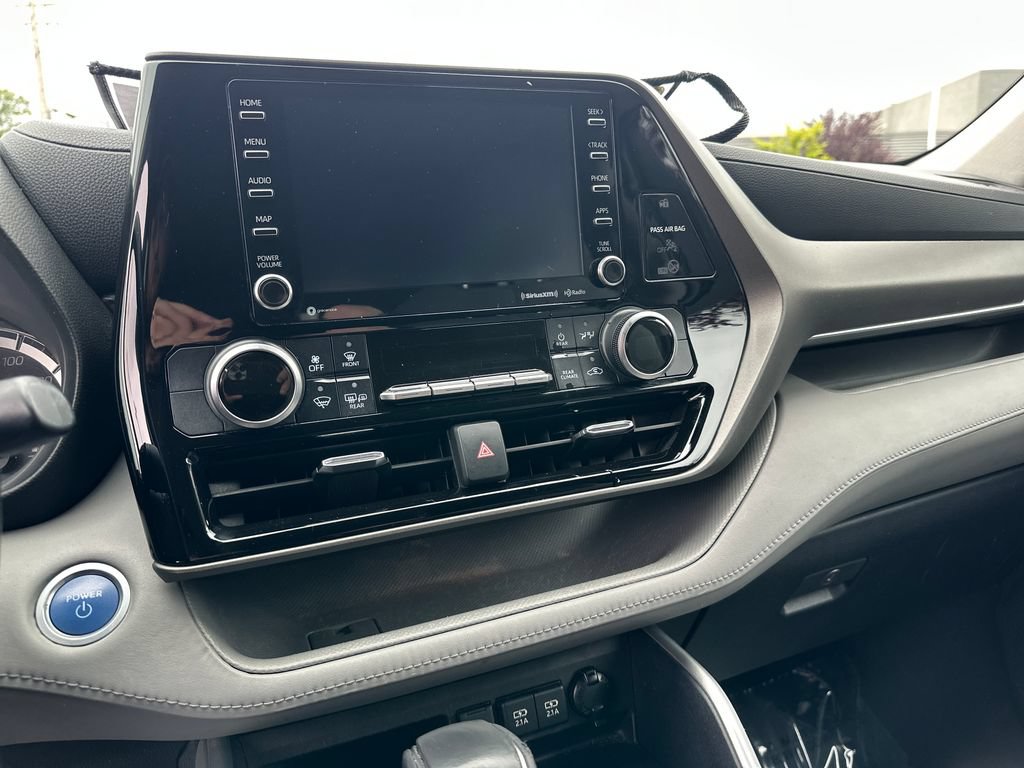 Used 2021 Toyota Highlander LE AWD/4WD image 24