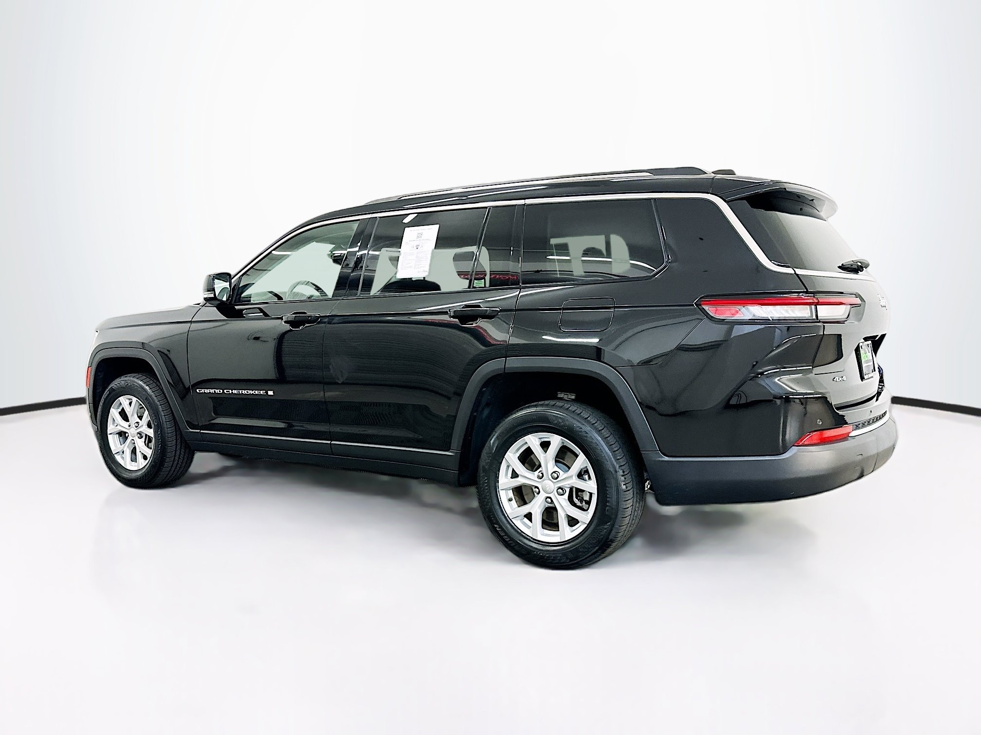 Used 2023 Jeep Grand Cherokee L Limited AWD/4WD image 5
