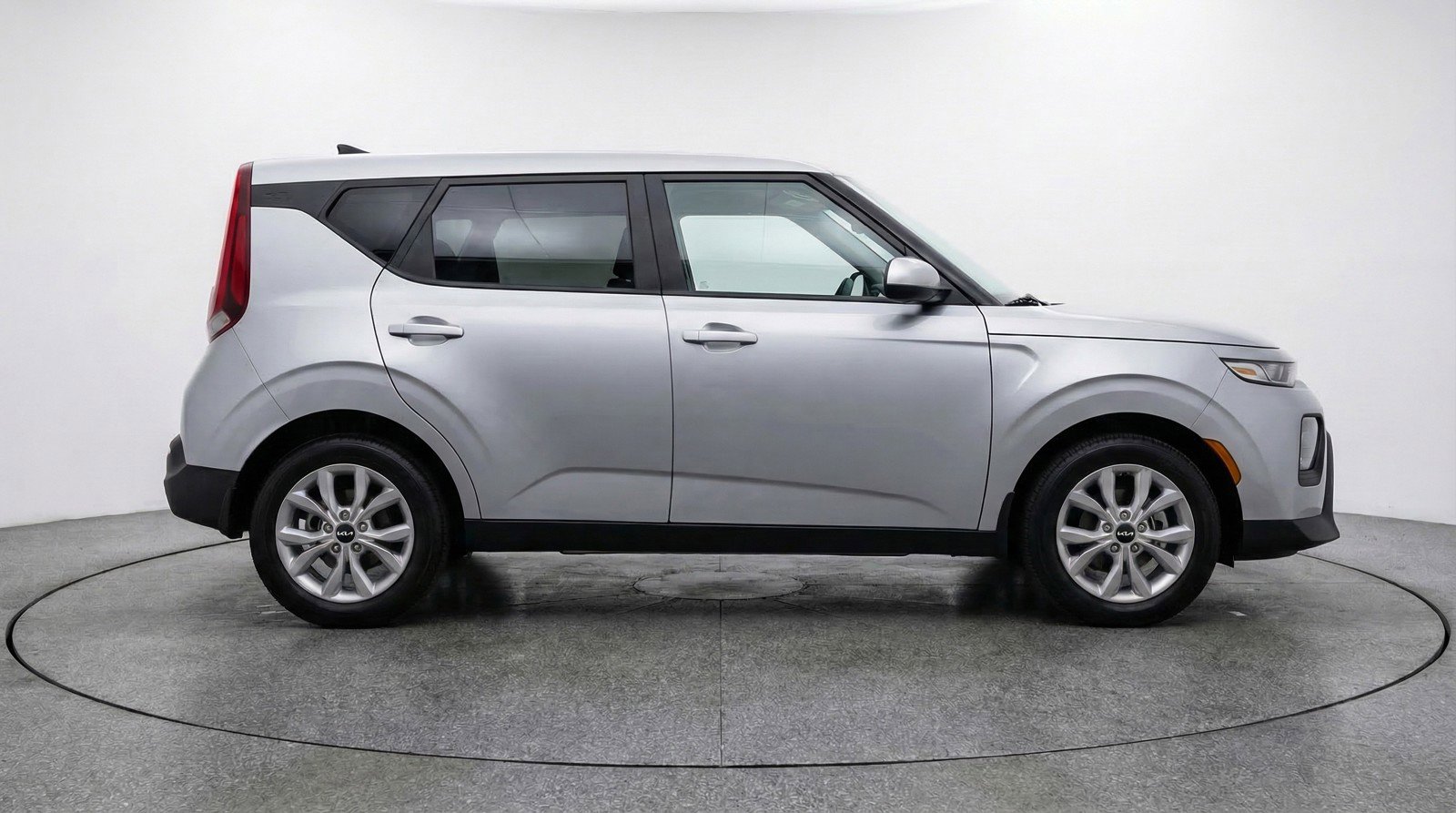 Used 2025 Kia Soul LX w/ LX Technology Package image 11