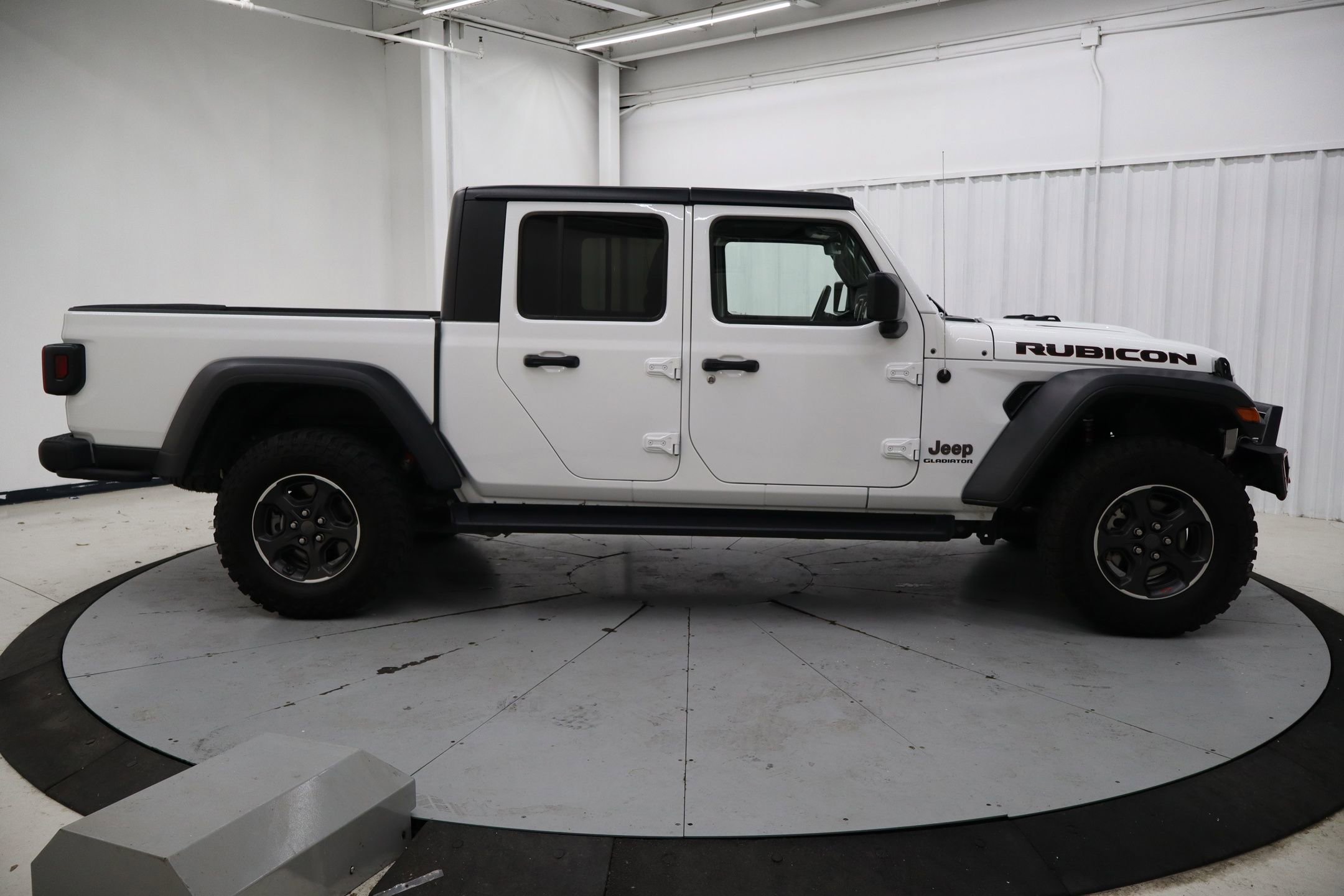 Used 2022 Jeep Gladiator Rubicon w/ Trailer Tow Package image 2
