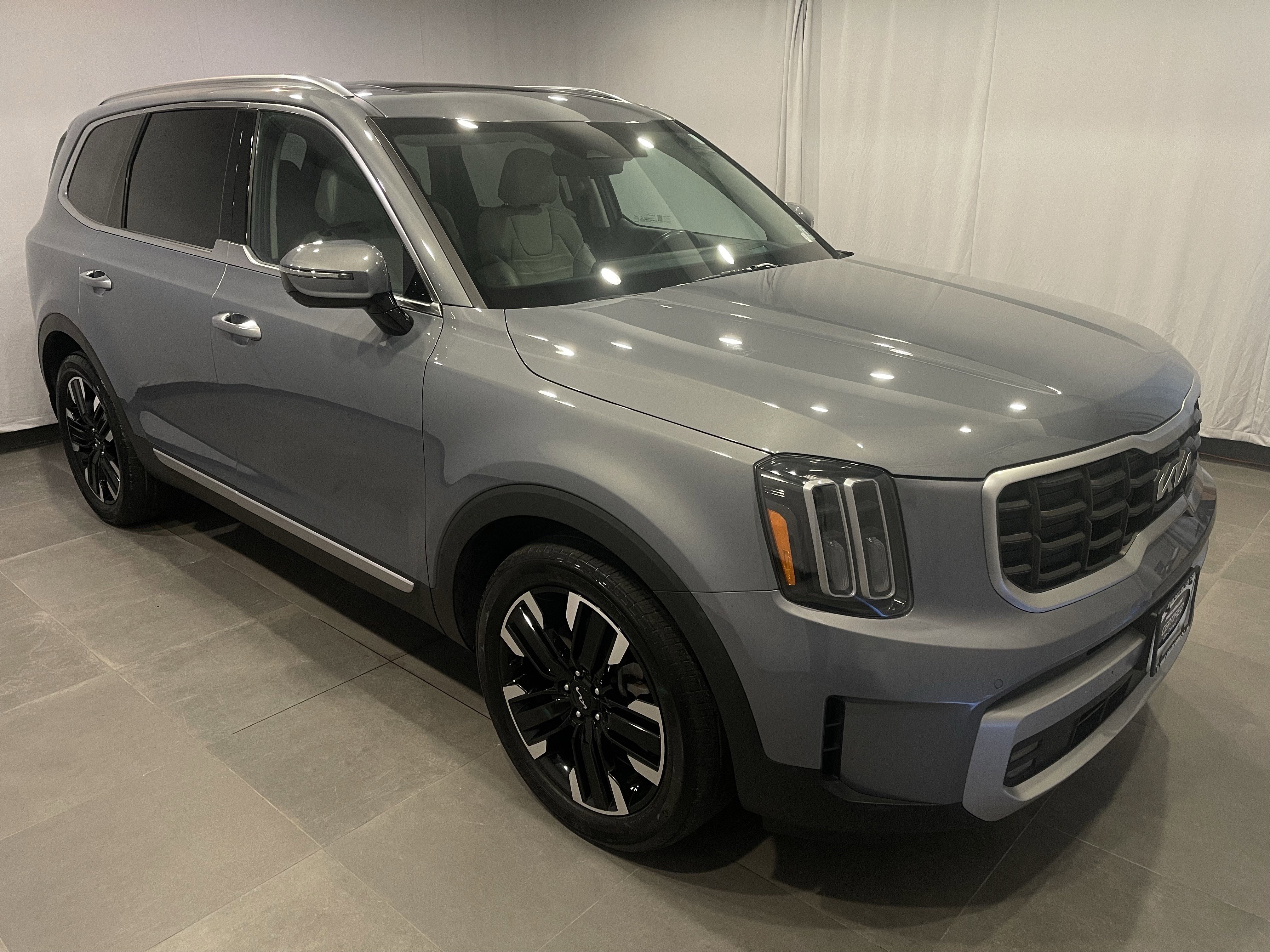 Used 2023 Kia Telluride SX Prestige image 3