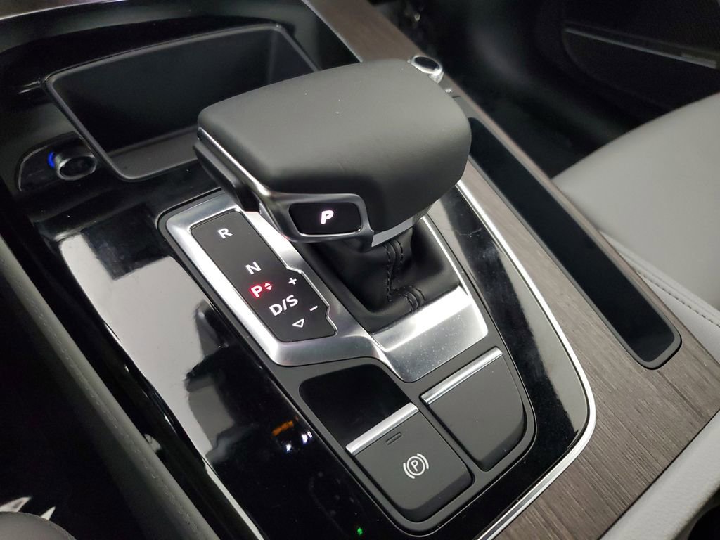 Used 2024 Audi Q5 e Premium Plus w/ Premium Plus Package image 31