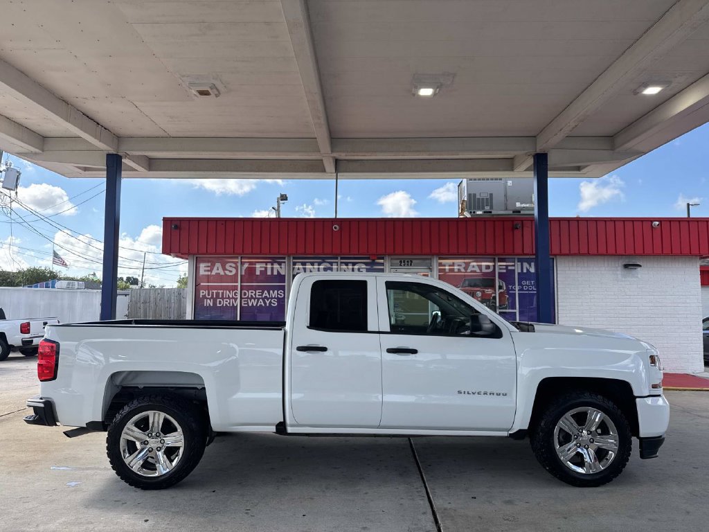 Used 2018 Chevrolet Silverado 1500 Custom w/ Custom Value Package RWD image 10