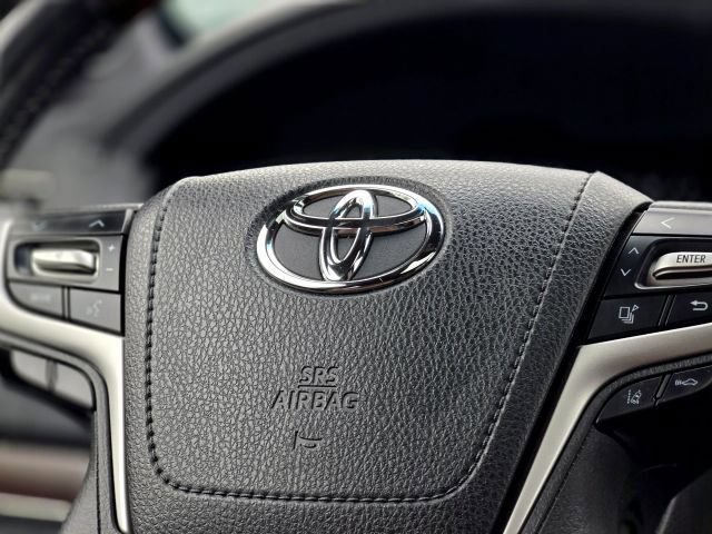 Used 2018 Toyota Land Cruiser w/ Carpet Mat Package AWD/4WD image 13