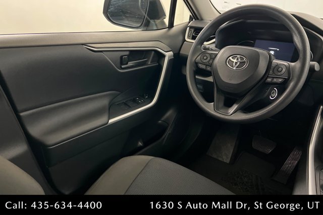 Used 2025 Toyota RAV4 LE AWD/4WD image 11