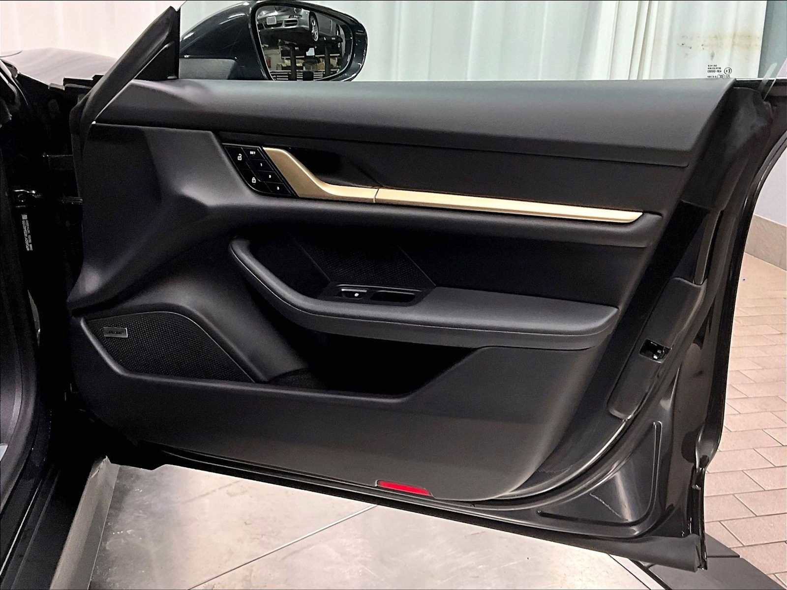 Used 2025 Porsche Taycan 4S image 29