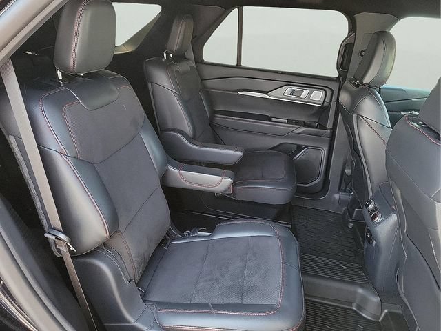 Used 2025 Ford Explorer ST RWD image 16