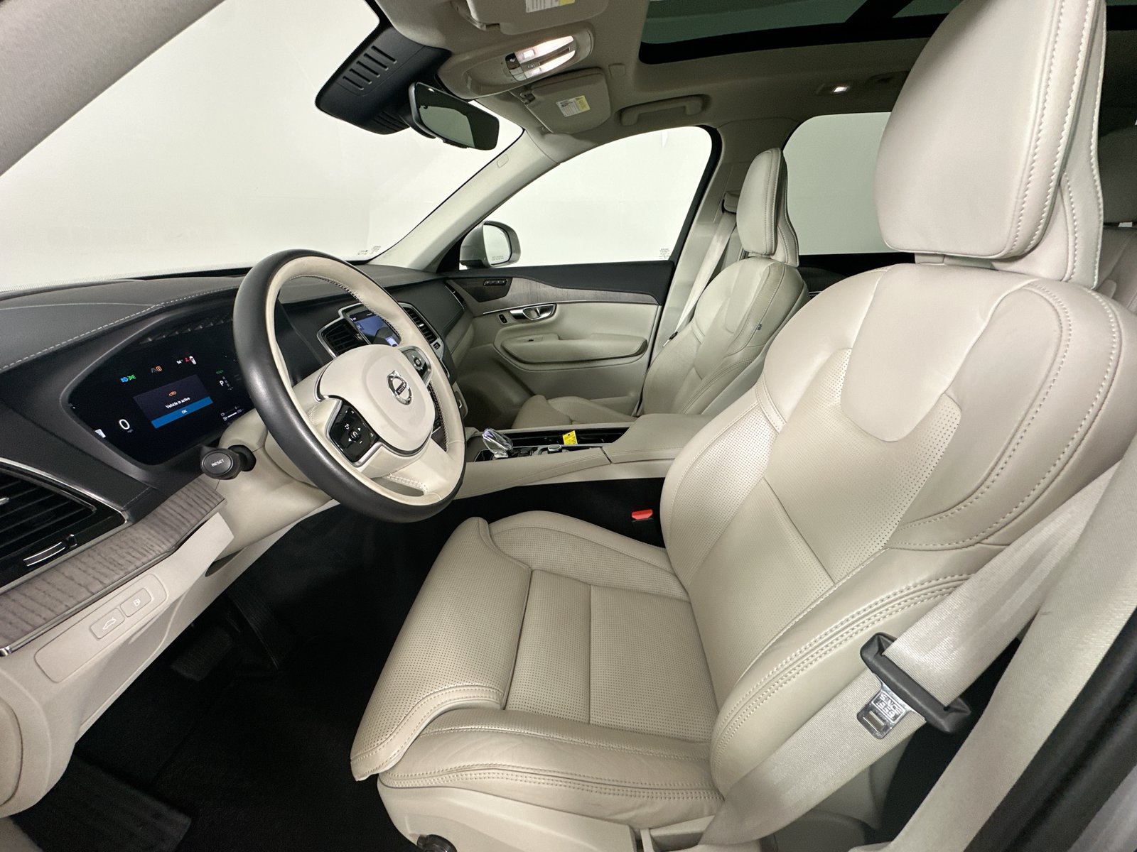 Used 2023 Volvo XC90 T8 Ultimate w/ Protection Package Premier AWD/4WD image 32