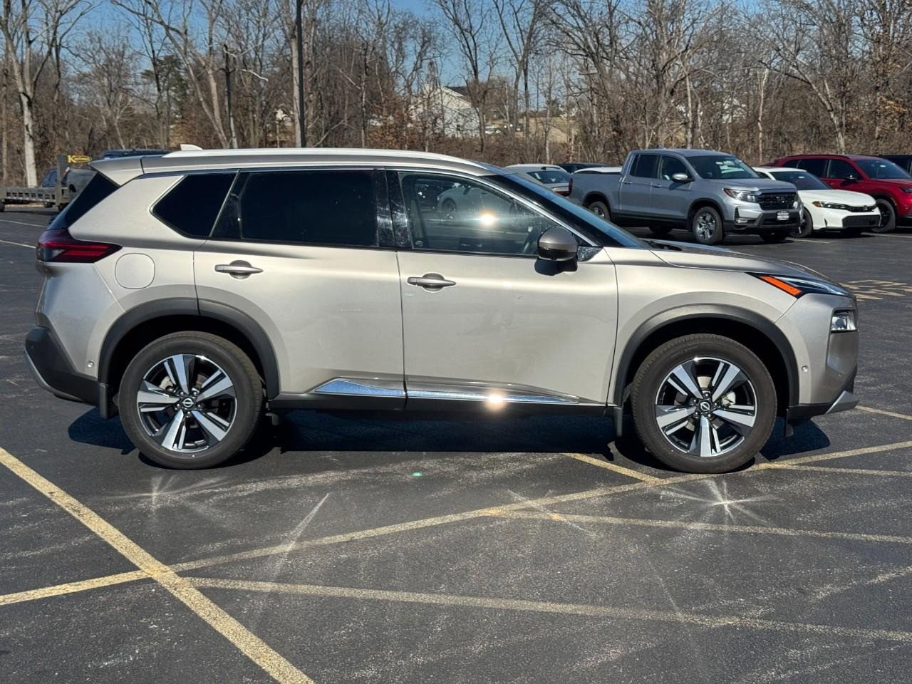 Used 2023 Nissan Rogue Platinum w/ Platinum Premium Package image 3