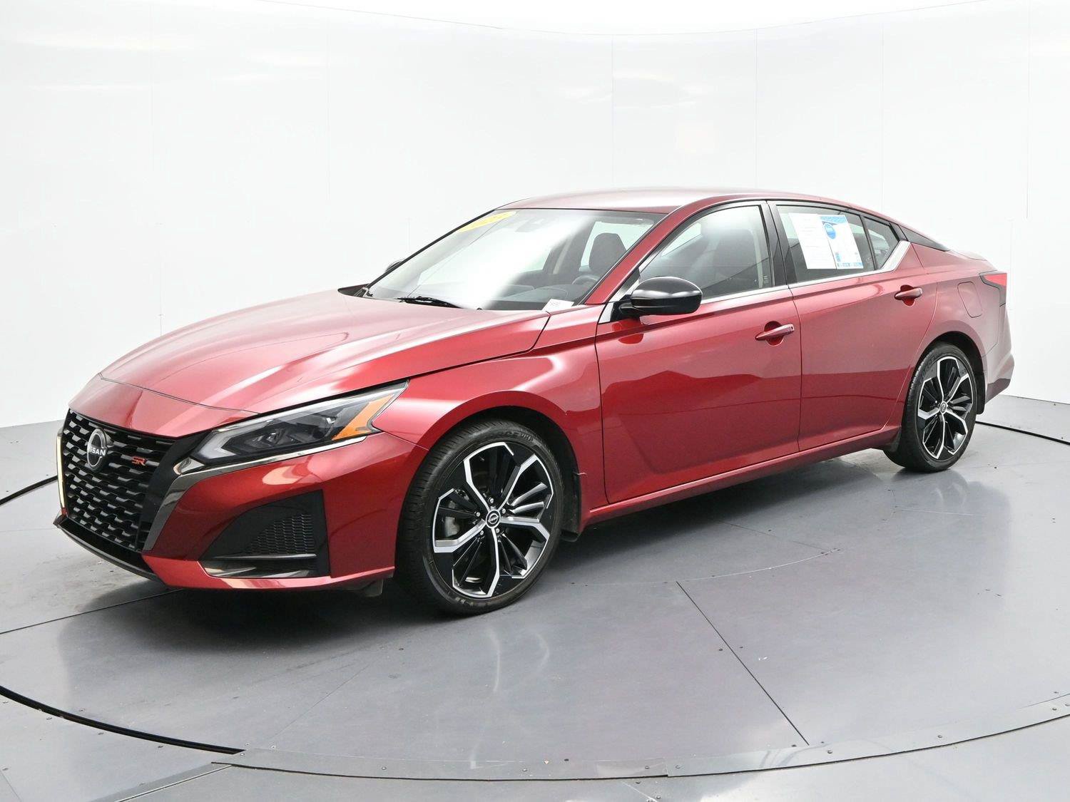 Used 2023 Nissan Altima 2.5 SR FWD image 3