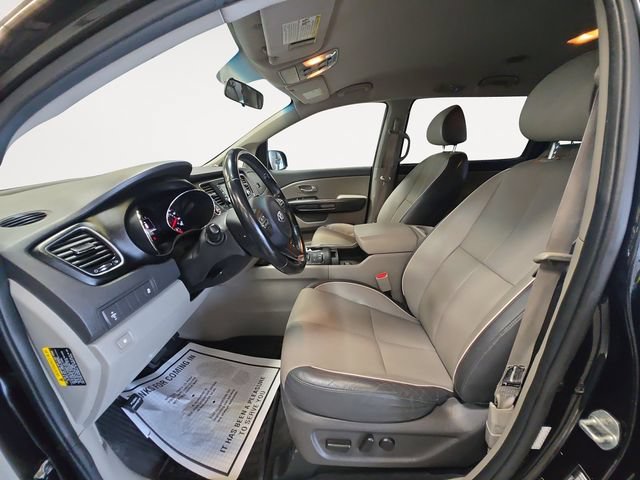 Used 2017 Kia Sedona LX w/ LX Essentials Premium Package FWD image 11