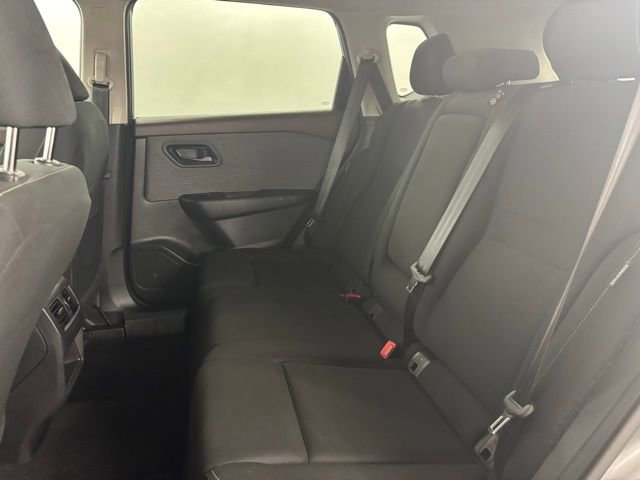 Used 2023 Nissan Rogue S image 12