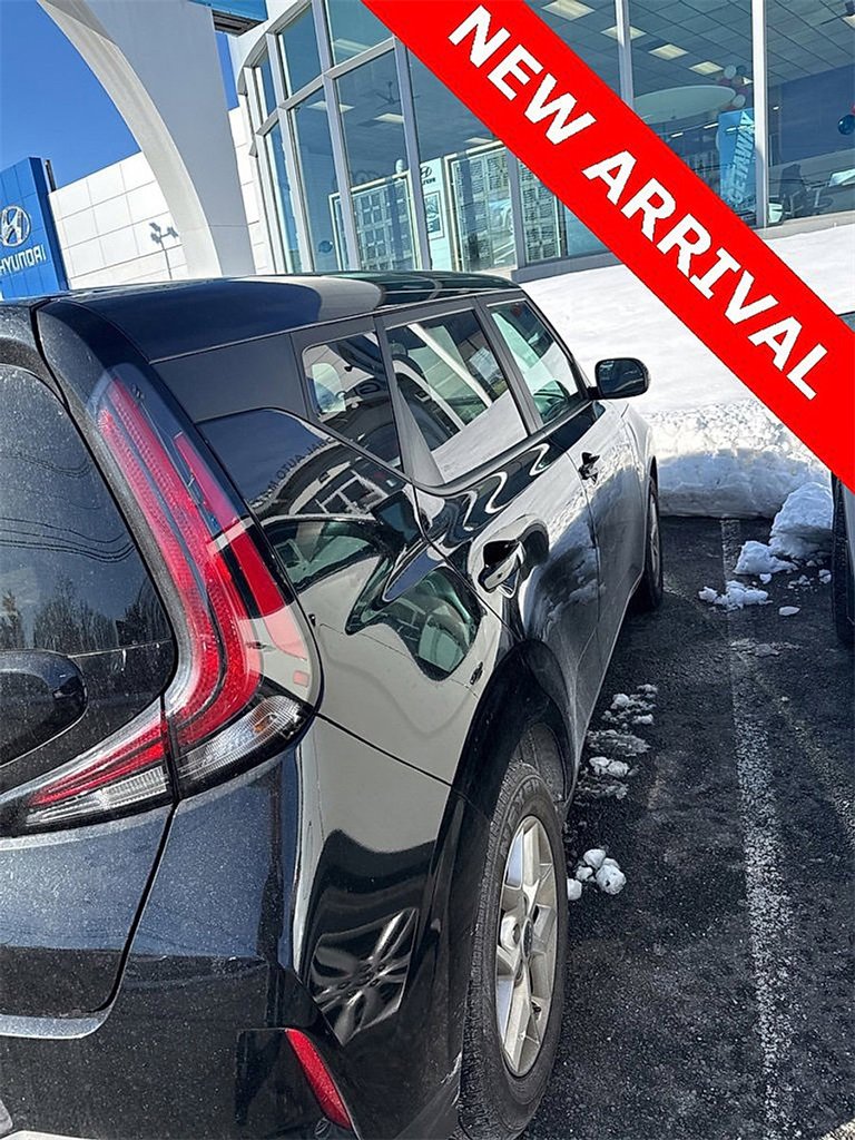 Used 2023 Kia Soul LX w/ Option Group 015 image 3