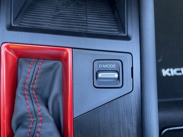 New 2025 Nissan Kicks SR image 25