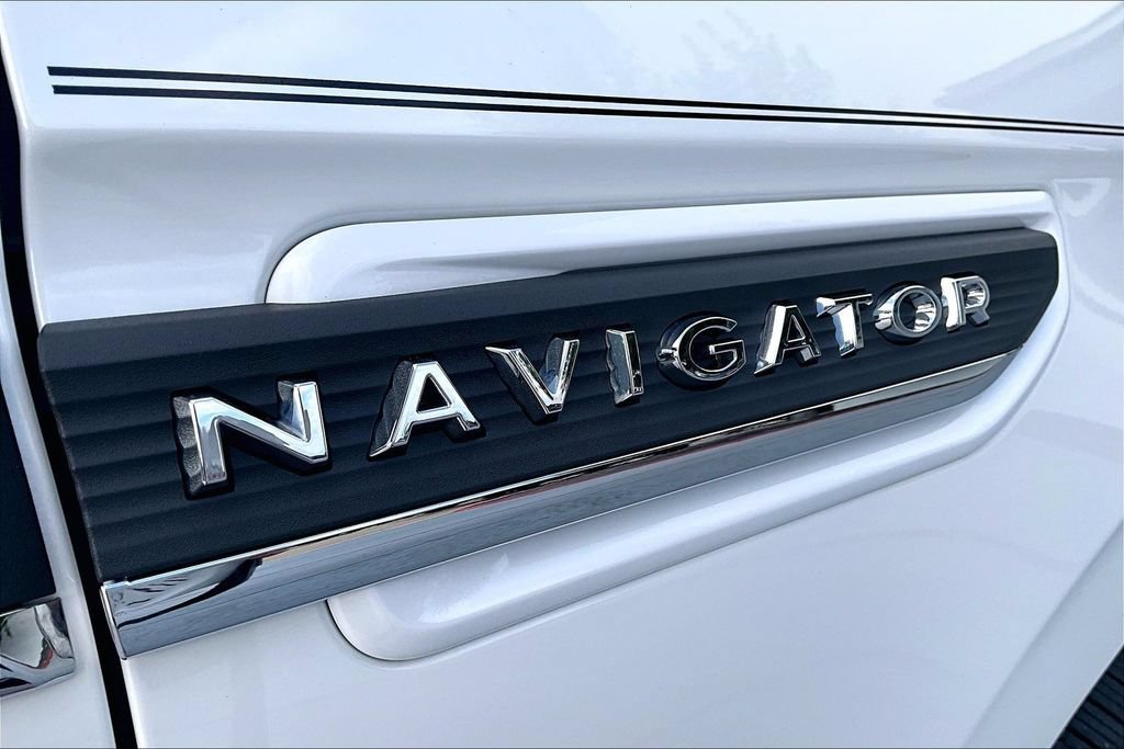 Used 2024 Lincoln Navigator Reserve AWD/4WD image 24