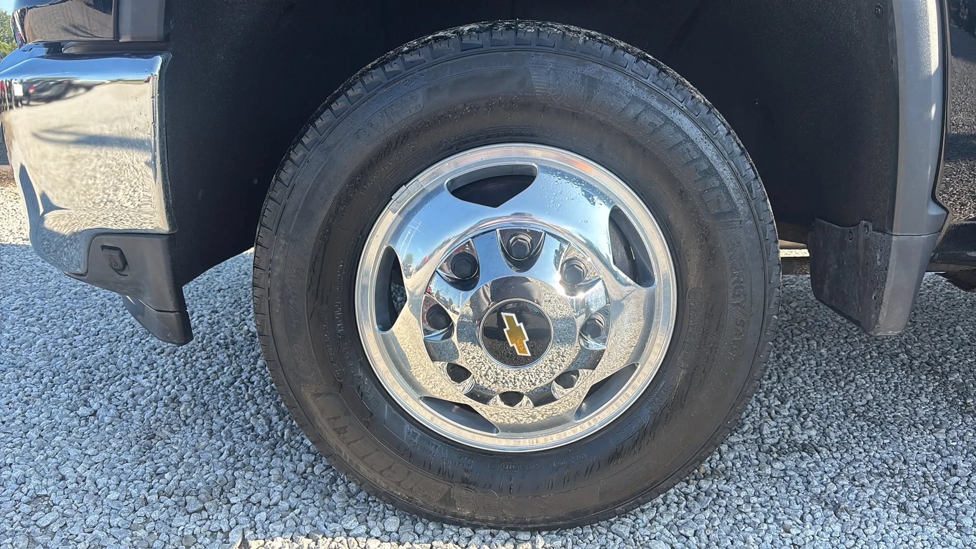 Used 2022 Chevrolet Silverado 3500 LTZ w/ LTZ Convenience Package AWD/4WD image 15