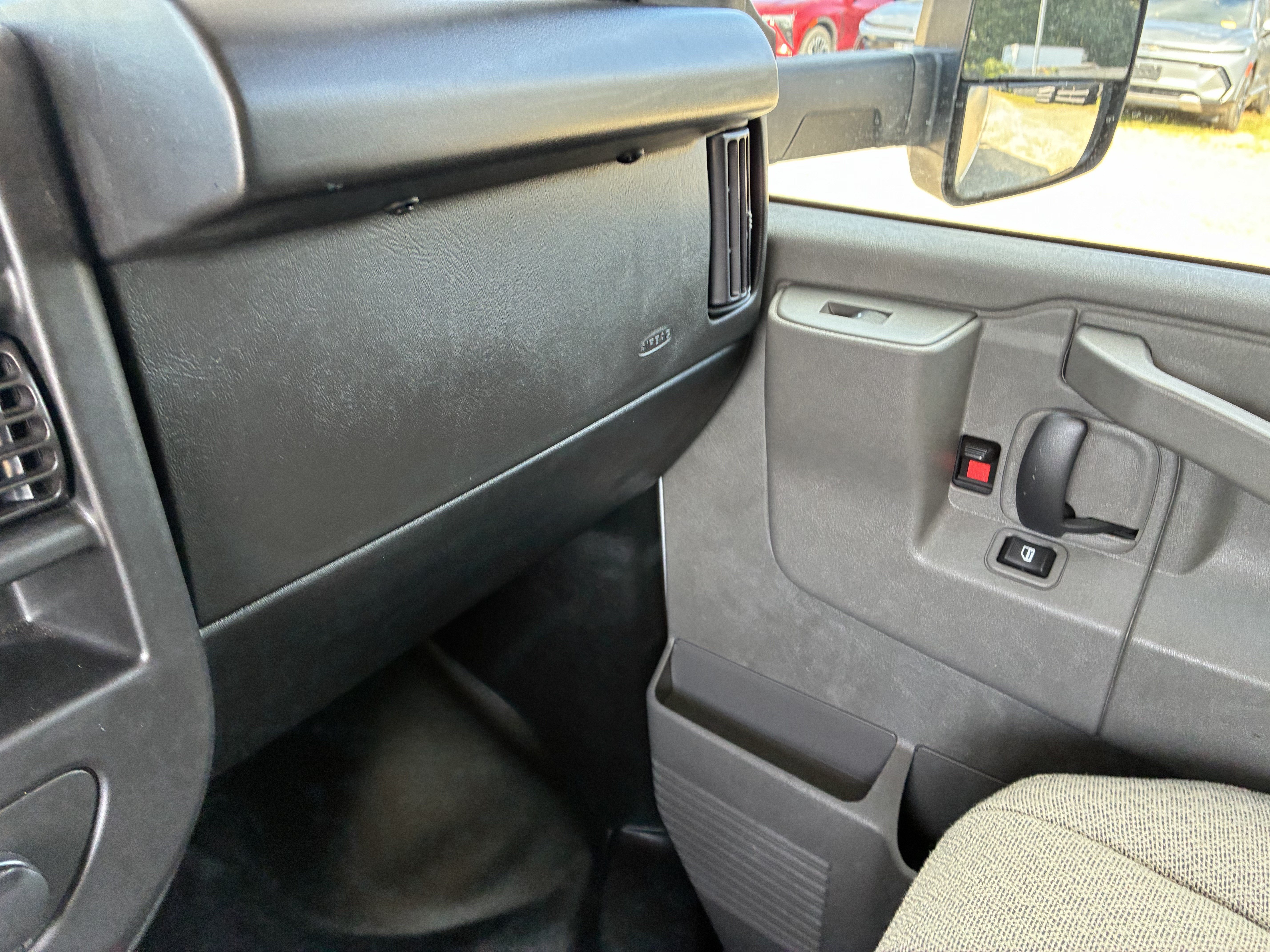 Used 2024 Chevrolet Express 4500 Extended w/ Power Convenience Package RWD image 18