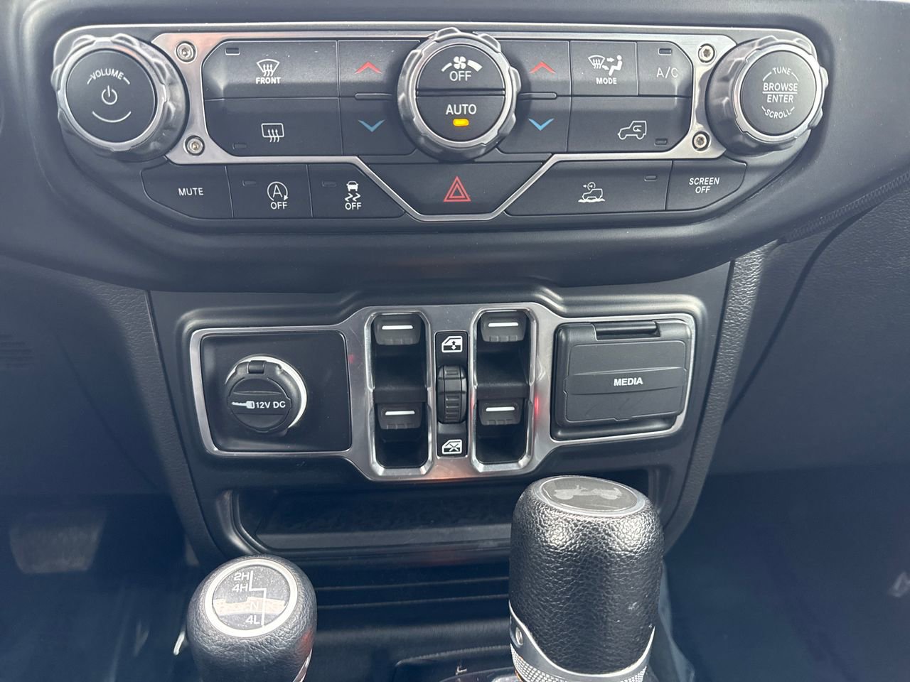 Used 2022 Jeep Wrangler Unlimited Sport image 21