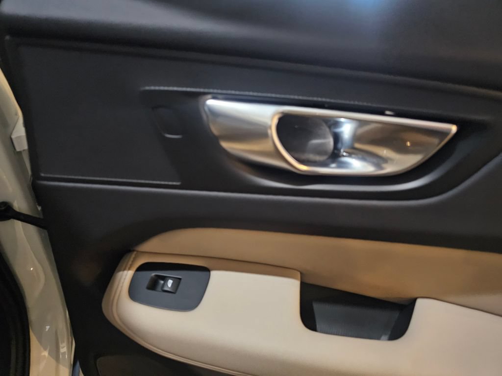 Used 2026 Volvo XC60 B5 Plus w/ Protection Package Premier AWD/4WD image 10