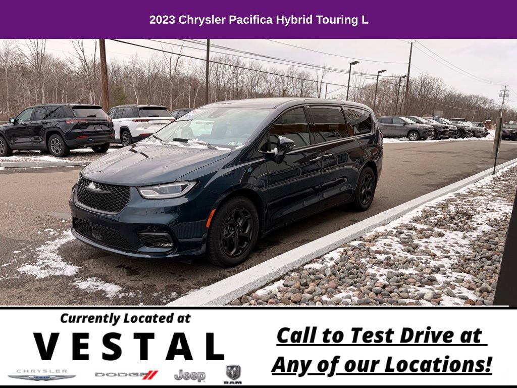 Used 2023 Chrysler Pacifica Touring-L w/ S Appearance Package image 5