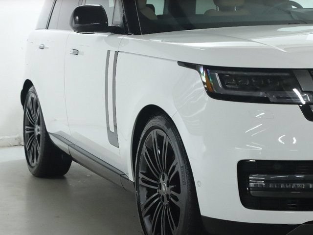 Used 2025 Land Rover Range Rover SE AWD/4WD image 12