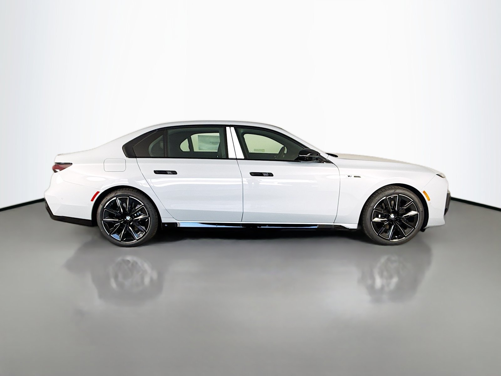 New 2026 BMW i7 M70 w/ Executive Package AWD/4WD image 8