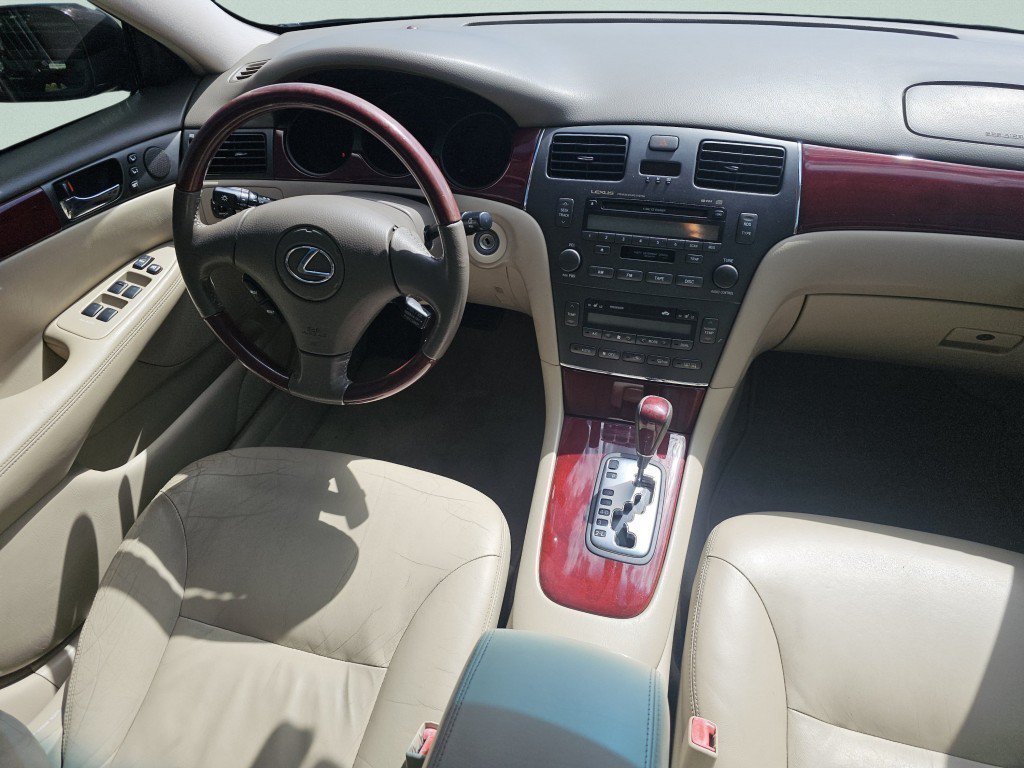 Used 2002 Lexus ES 330 w/ Premium Pkg FWD image 26