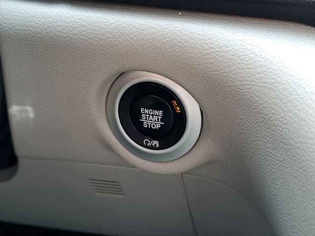 Used 2023 Chrysler Pacifica Touring-L FWD image 15
