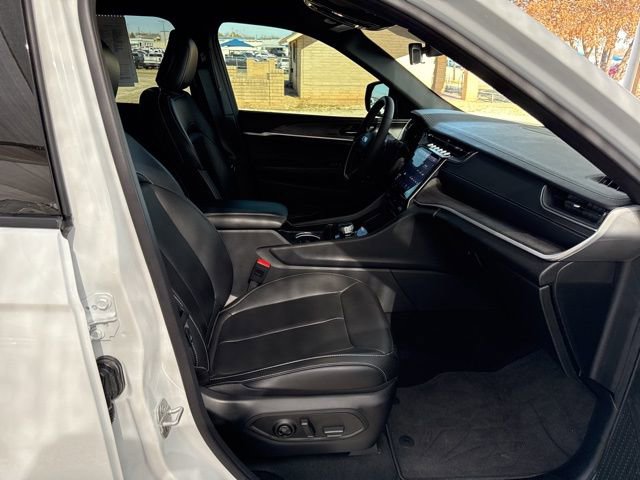 Used 2025 Jeep Grand Cherokee L Limited image 11