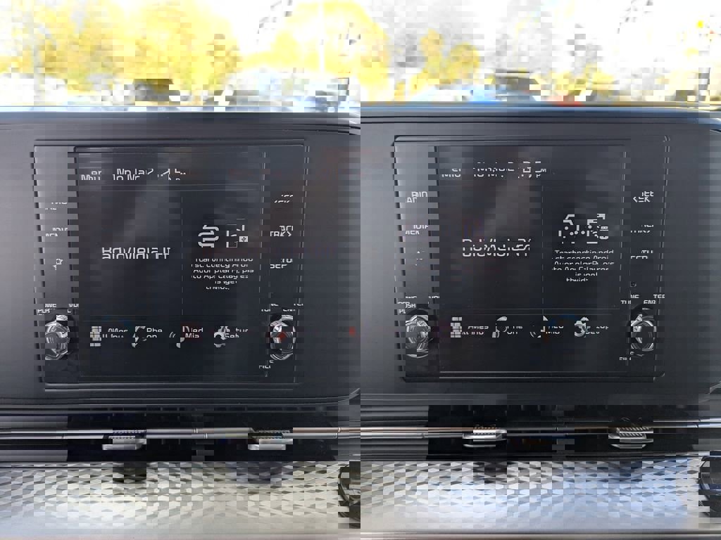 Certified 2024 Kia Carnival LX image 20