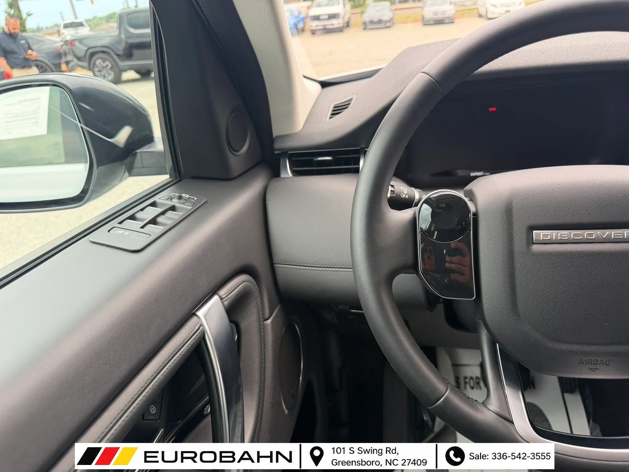 Used 2020 Land Rover Discovery Sport SE AWD/4WD image 13